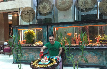 برگزاری  مراسم جشن تولد محمد خسروی میهمان هتل پارس مشهد